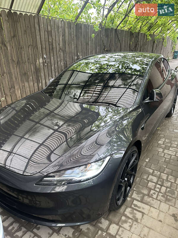 Седан Tesla Model 3 2024 в Чорноморську