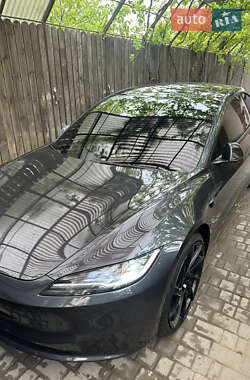 Седан Tesla Model 3 2024 в 
