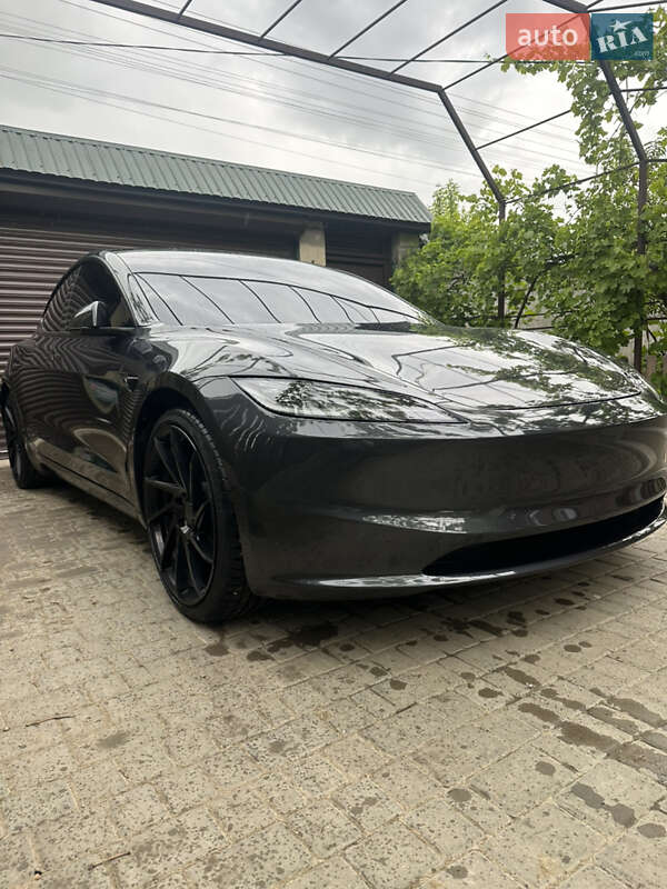 Седан Tesla Model 3 2024 в Чорноморську