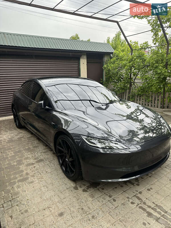 Седан Tesla Model 3 2024 в Чорноморську