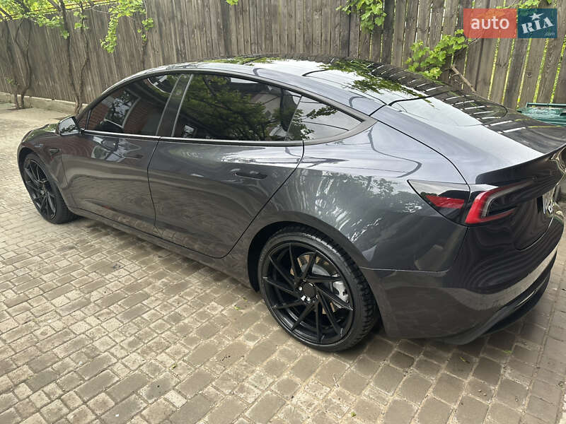 Седан Tesla Model 3 2024 в Чорноморську