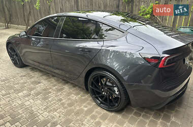 Седан Tesla Model 3 2024 в 