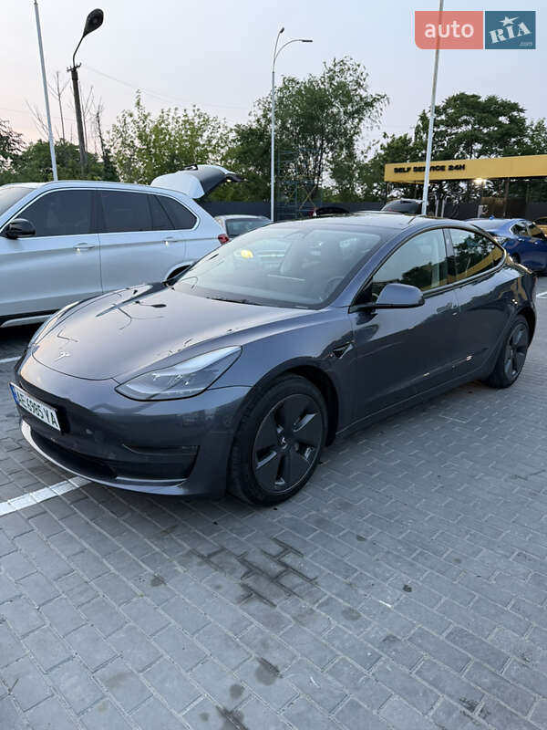Седан Tesla Model 3 2023 в 