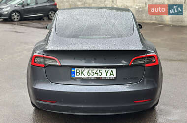Седан Tesla Model 3 2021 в 
