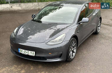 Седан Tesla Model 3 2021 в 