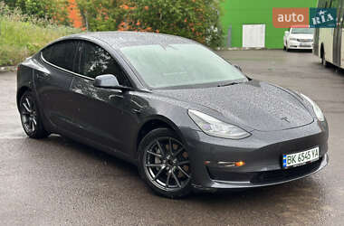 Седан Tesla Model 3 2021 в 