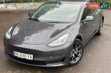 Седан Tesla Model 3 2021 в 