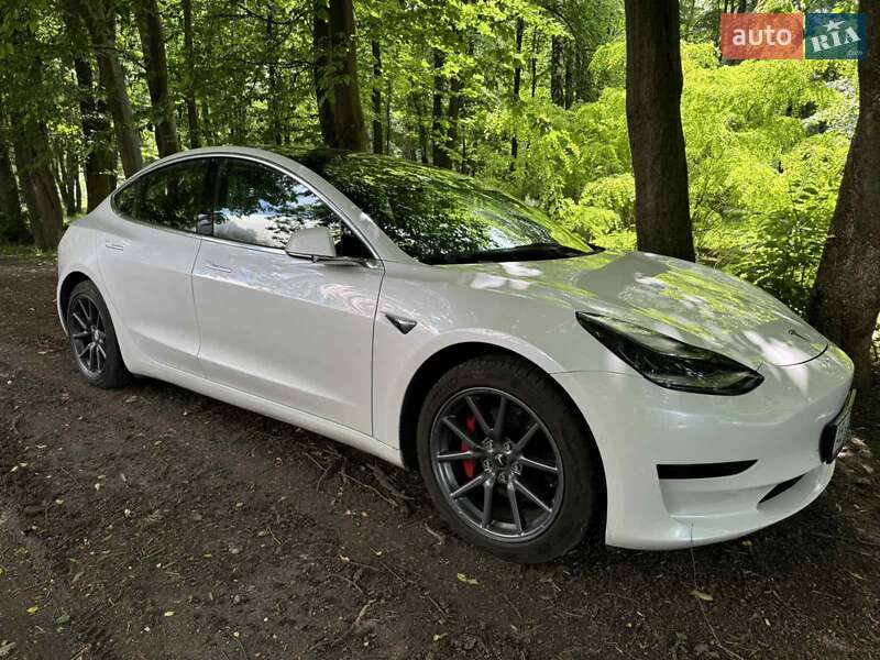 Седан Tesla Model 3 2020 в Вінниці