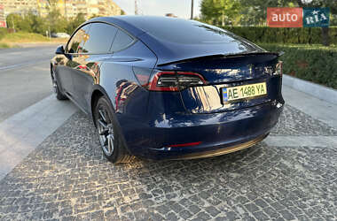 Седан Tesla Model 3 2022 в 