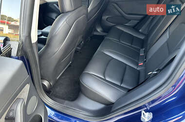 Седан Tesla Model 3 2022 в 