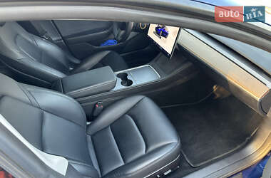 Седан Tesla Model 3 2022 в 
