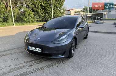 Седан Tesla Model 3 2022 в 