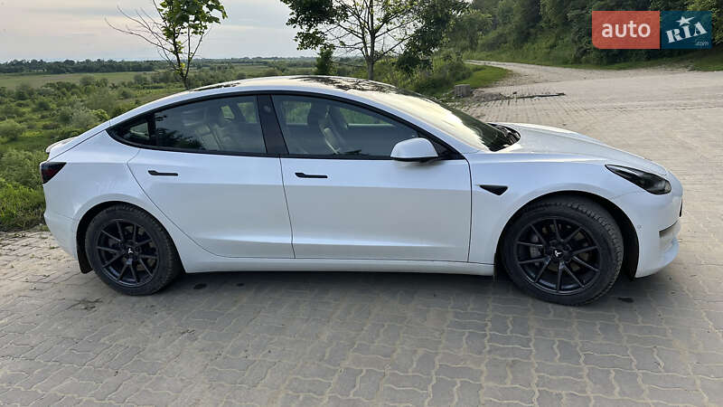 Седан Tesla Model 3 2021 в Калуше
