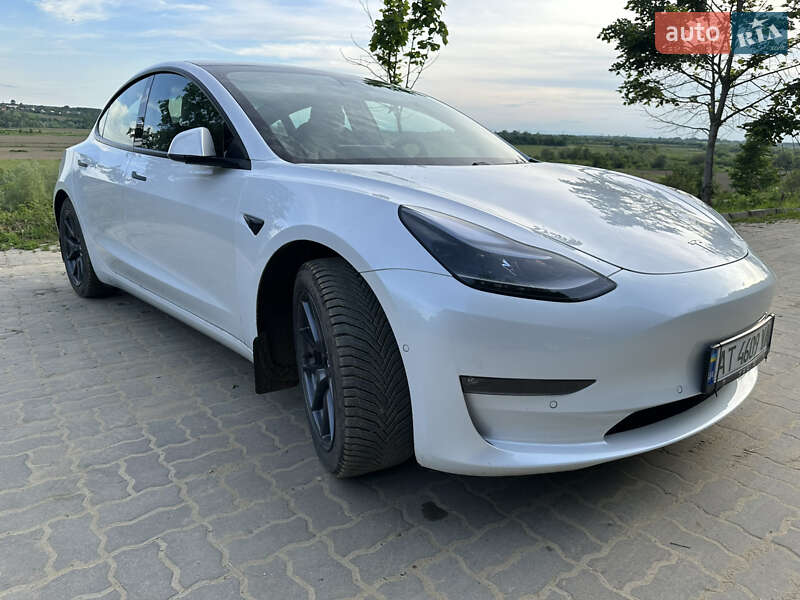 Седан Tesla Model 3 2021 в Калуше