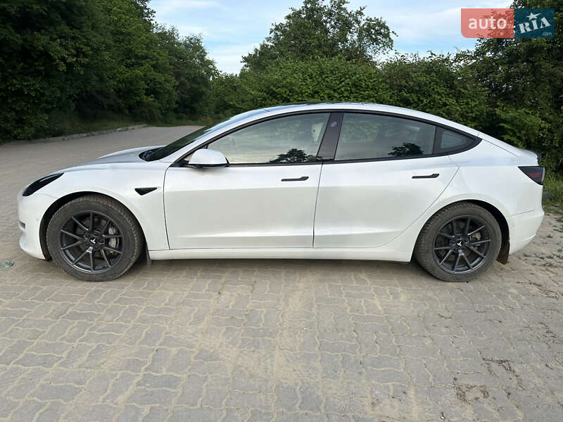 Седан Tesla Model 3 2021 в Калуше