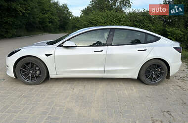Седан Tesla Model 3 2021 в 