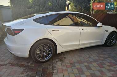 Седан Tesla Model 3 2021 в 