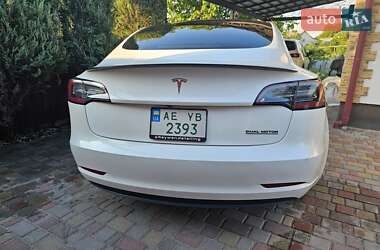 Седан Tesla Model 3 2021 в 