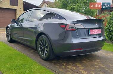 Седан Tesla Model 3 2021 в 