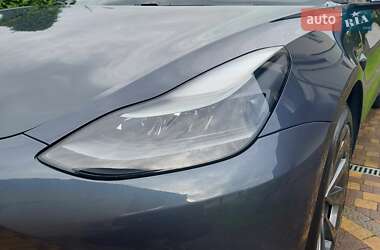 Седан Tesla Model 3 2021 в 