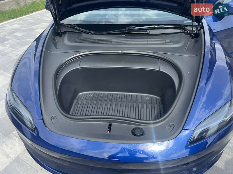 Седан Tesla Model 3 2024 в Старокостянтинові