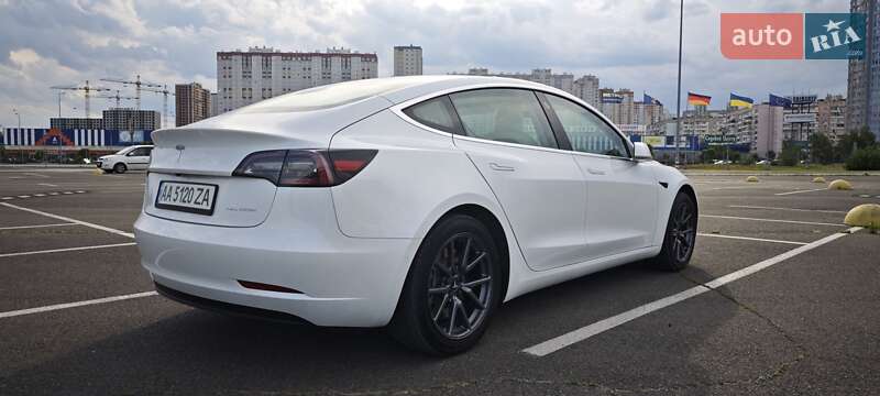 Седан Tesla Model 3 2020 в Киеве