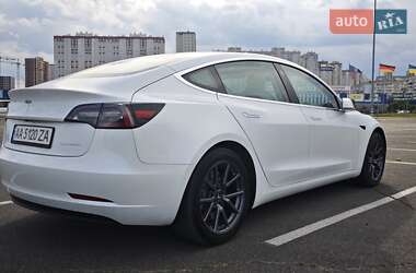 Седан Tesla Model 3 2020 в 