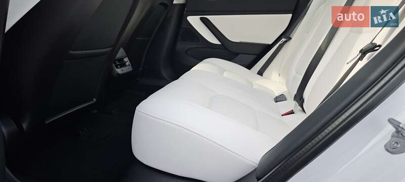 Седан Tesla Model 3 2020 в Киеве