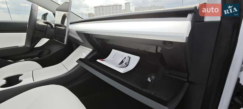 Седан Tesla Model 3 2020 в Киеве