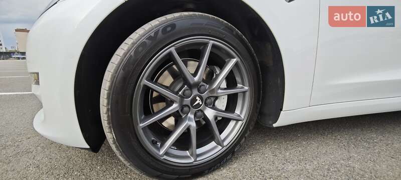 Седан Tesla Model 3 2020 в Киеве