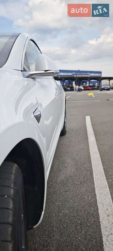Седан Tesla Model 3 2020 в Киеве