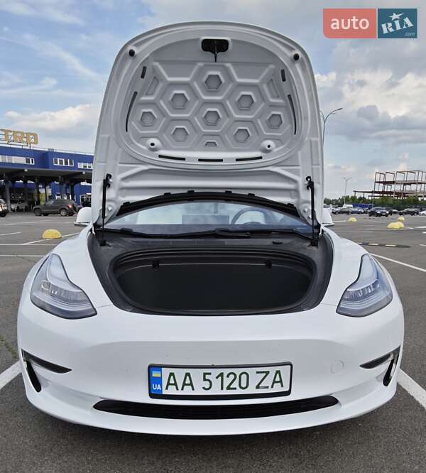 Седан Tesla Model 3 2020 в Киеве