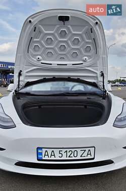 Седан Tesla Model 3 2020 в 