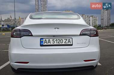 Седан Tesla Model 3 2020 в 