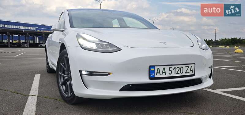 Седан Tesla Model 3 2020 в Киеве