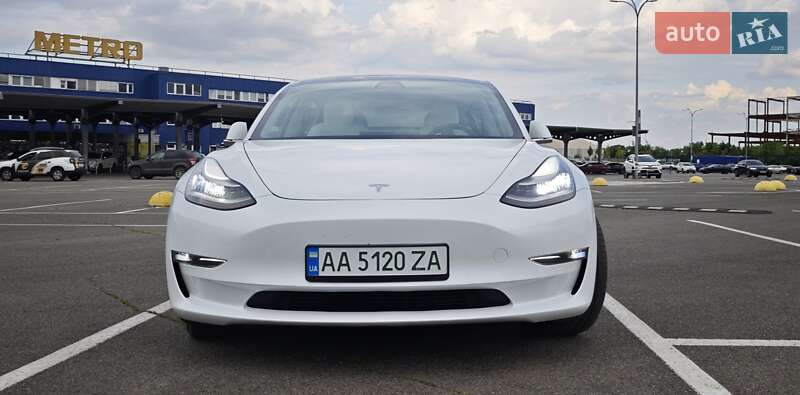 Седан Tesla Model 3 2020 в Киеве