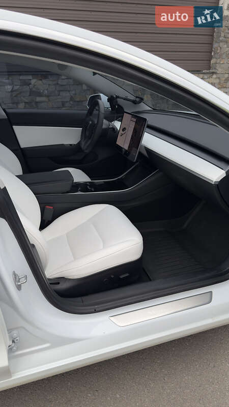 Седан Tesla Model 3 2019 в Белой Церкви