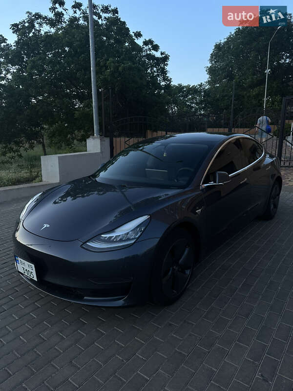 Tesla Model 3 2020
