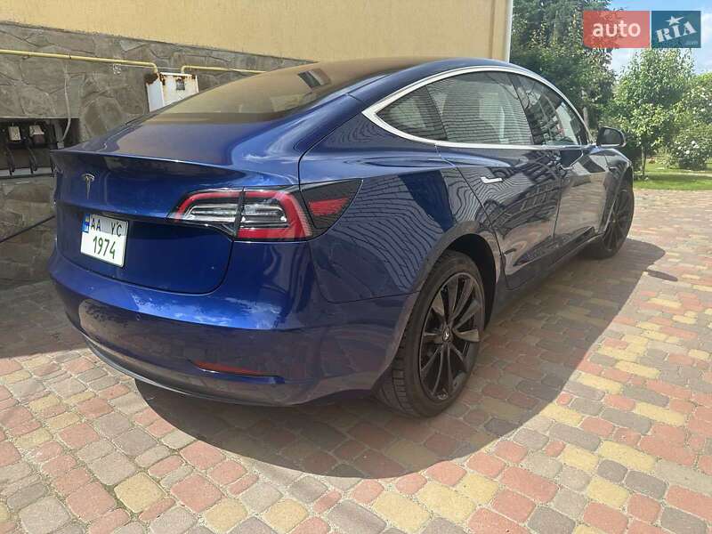 Седан Tesla Model 3 2018 в Києві
