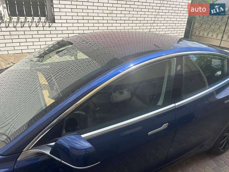 Седан Tesla Model 3 2018 в Києві
