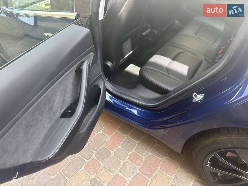 Седан Tesla Model 3 2018 в Києві