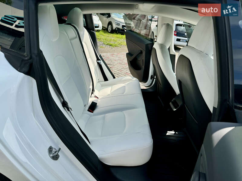 Седан Tesla Model 3 2022 в Вінниці