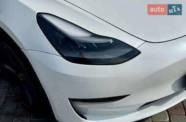 Седан Tesla Model 3 2022 в 