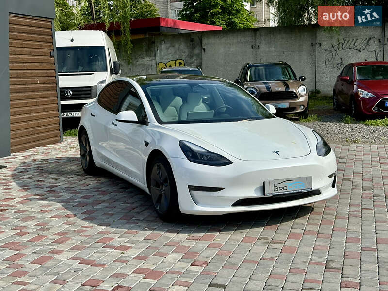 Седан Tesla Model 3 2022 в Вінниці