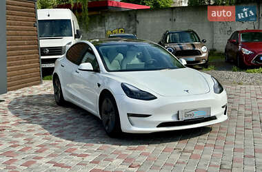Седан Tesla Model 3 2022 в 