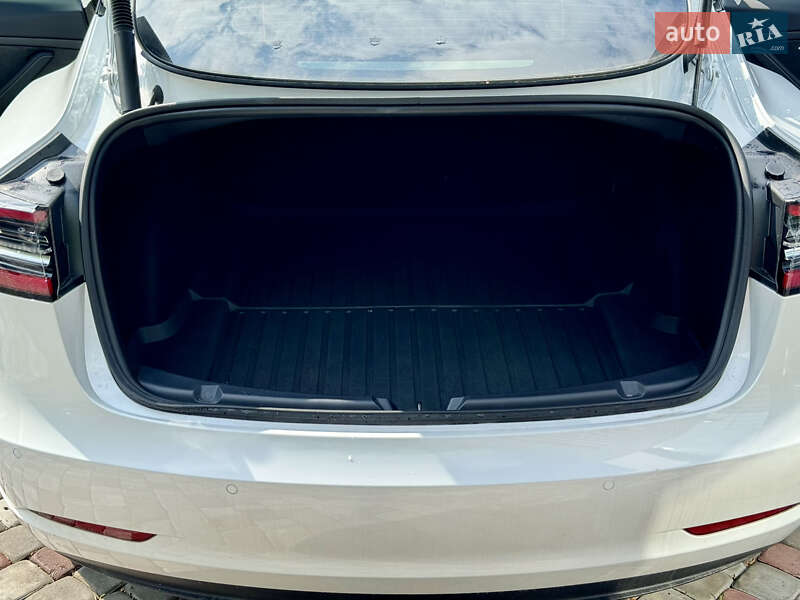 Седан Tesla Model 3 2022 в Вінниці