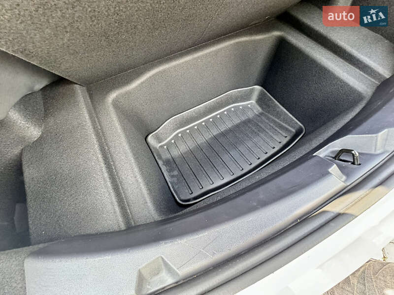 Седан Tesla Model 3 2022 в Вінниці