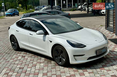 Седан Tesla Model 3 2022 в 
