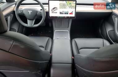 Седан Tesla Model 3 2023 в 