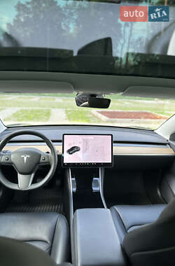 Седан Tesla Model 3 2019 в 